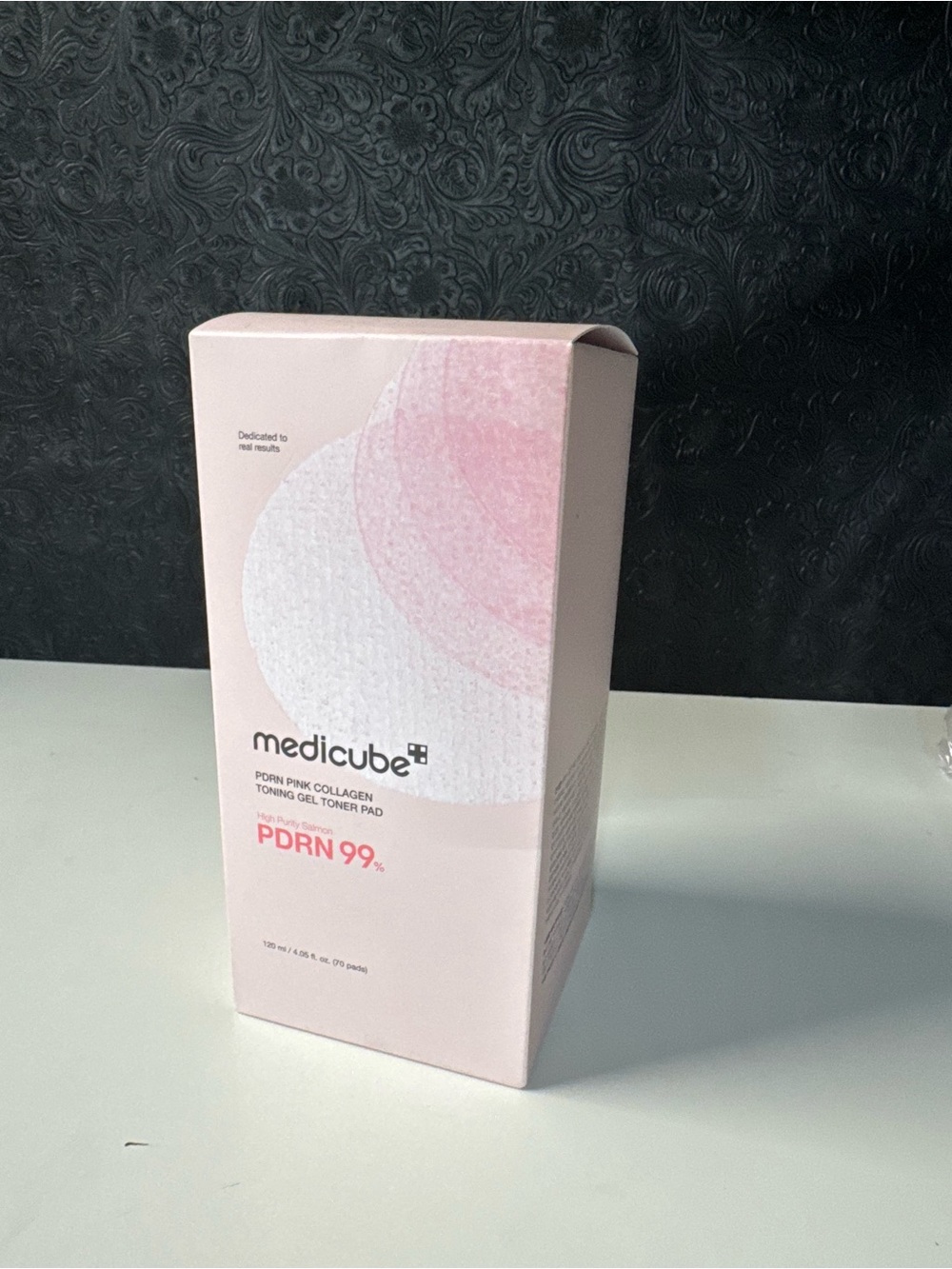 Medicube PDRN Pink Collagen Toning Gel Toner Pad box